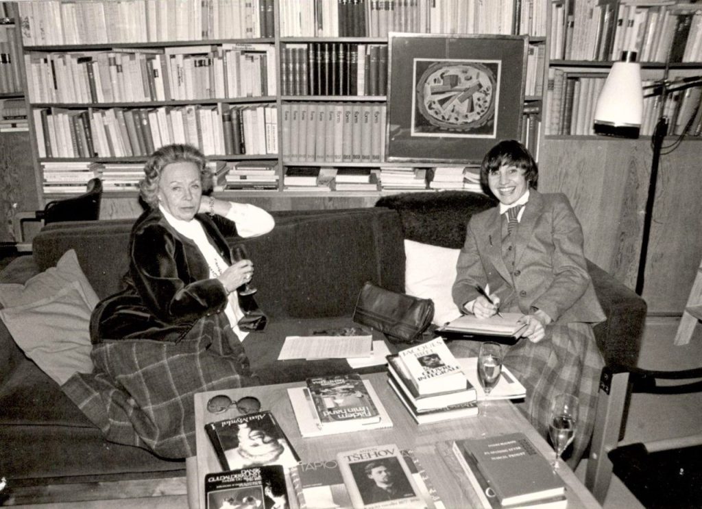 Villa byla postavena pro pro manžele Harryho a Maire Gullichsenovy, zámožné mecenáše moderního umění. Lenka Žižková s Maire (1983)