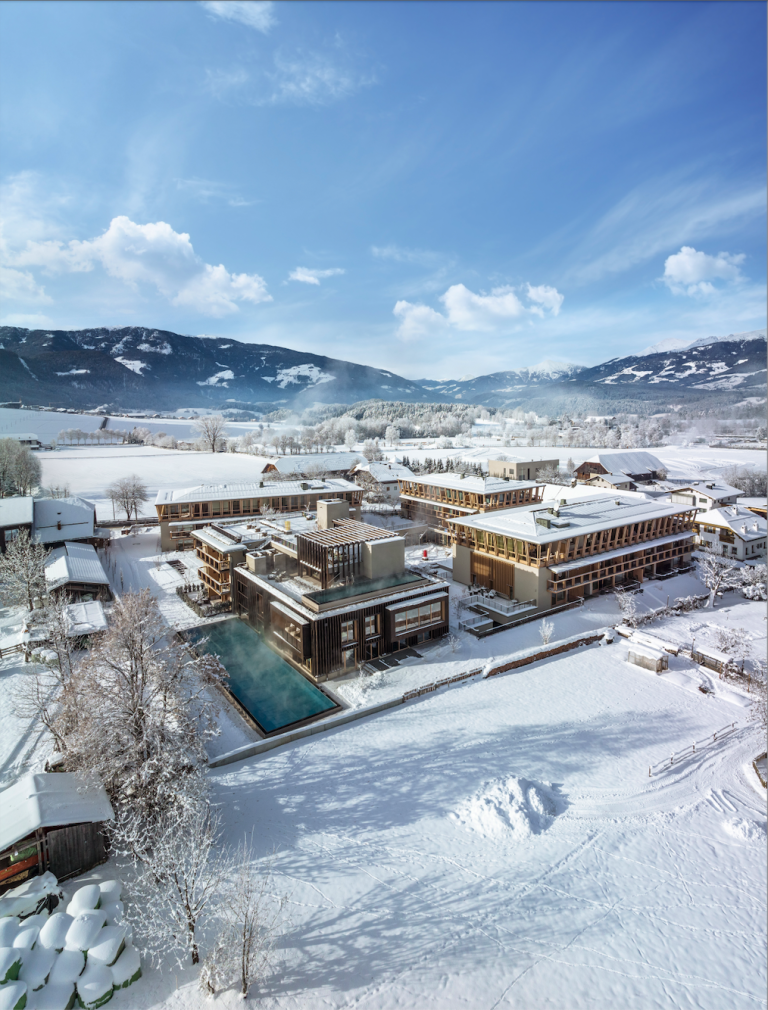 Hotel Falkensteiner Kronplatz je usazený na úpatí hor