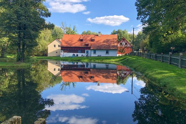 Statek Salajna je 250 let stará zemědělská usedlost, kulturní památka, kterou tvoří tři budovy.