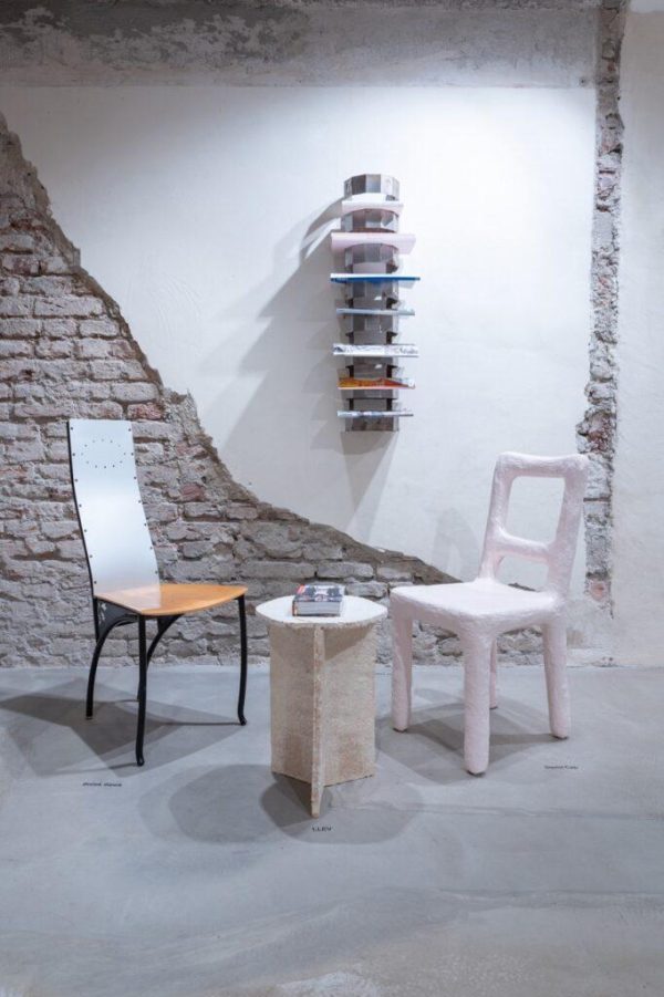 Knihovnu lze pořídit v obchodě a galerii The Design