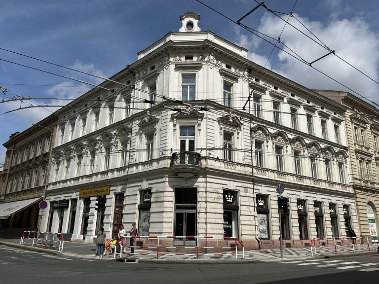 Bývalá prodejna Erko je korunována a připravena na vernisáž