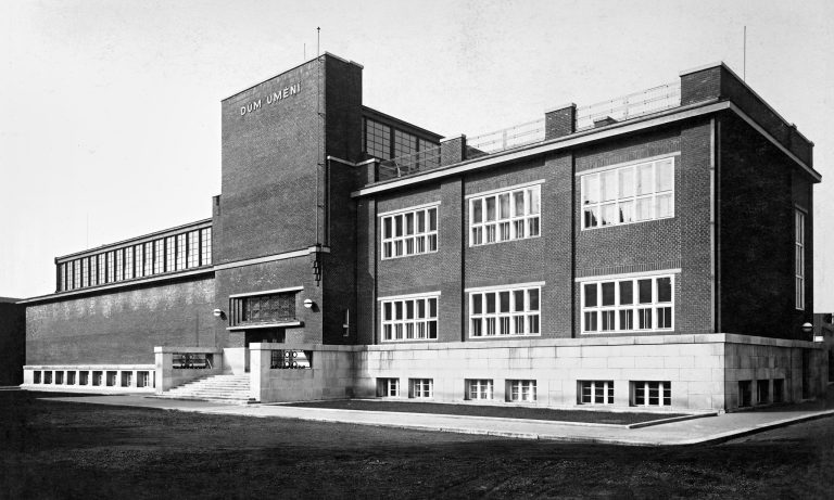 Dům umění v Ostravě 1926 foto archiv GVUO