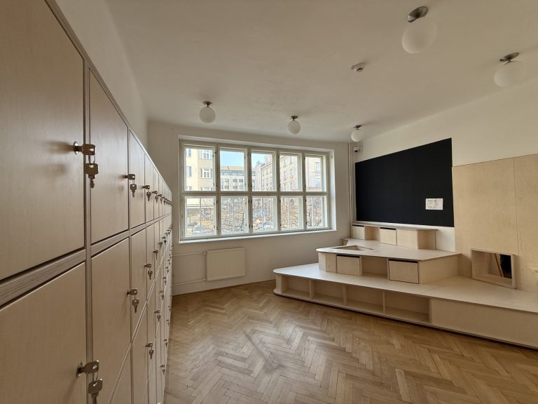 Dům umění v Ostravě Instalace dětské zony se šatnou foto Magdalena Stankova