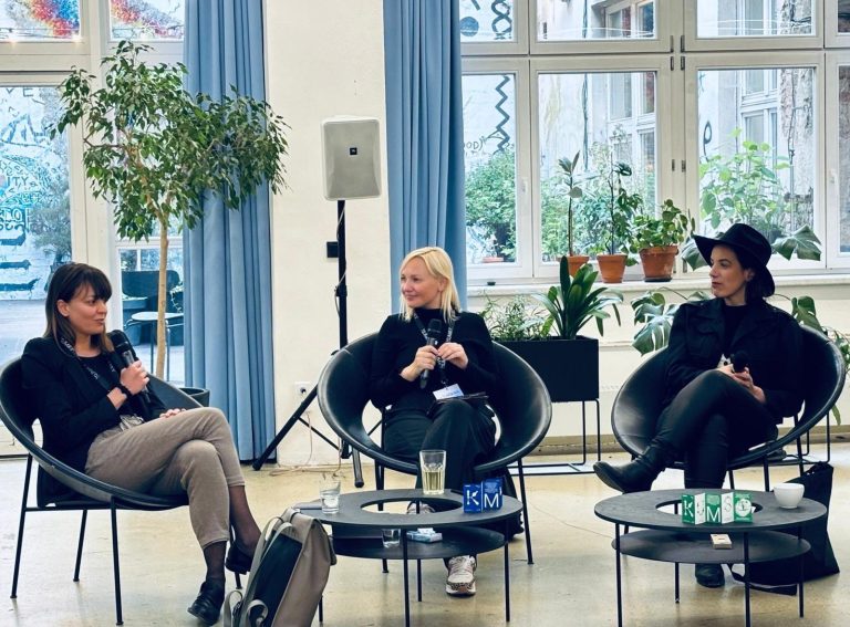 Diskuze s architektkami Janicou Sipul a Kristýnou Sirovou v KUMSTu