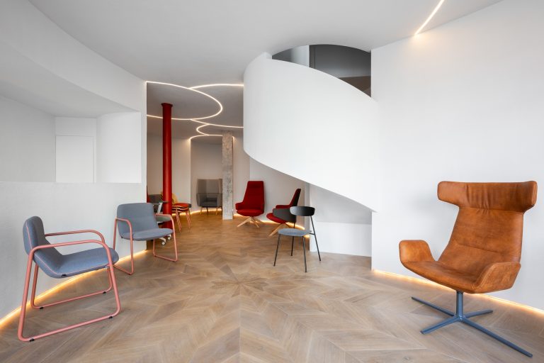 LD Seating v roce 2026 představí dvě další novinky v sezení na nichž se podíleli zahraniční designéři