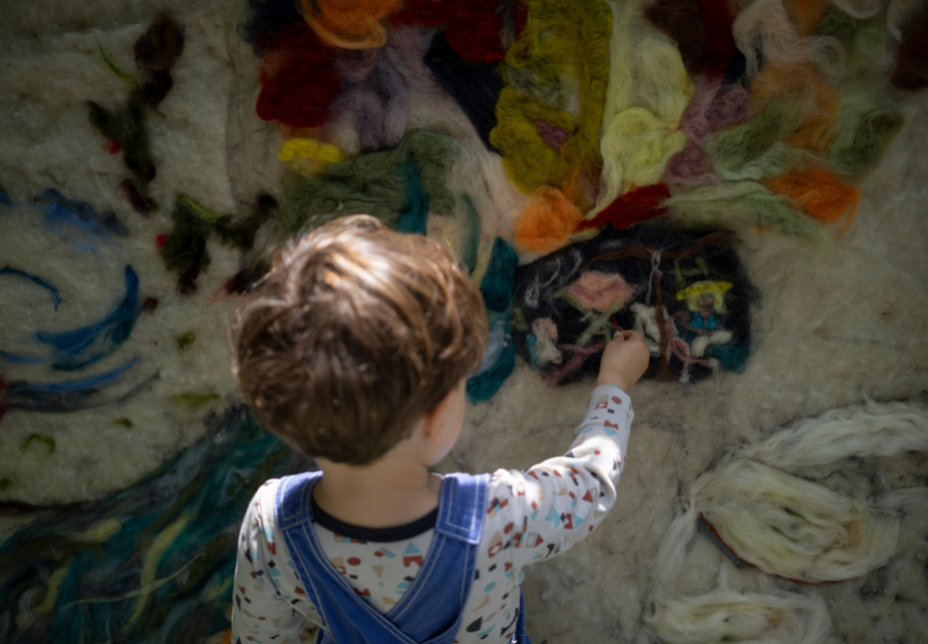 Detaily plstěného díla