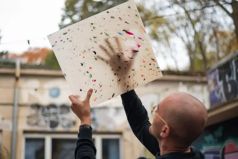 Prosvítit, ohnout, obarvit- život plastů nemusí končit po recyklaci