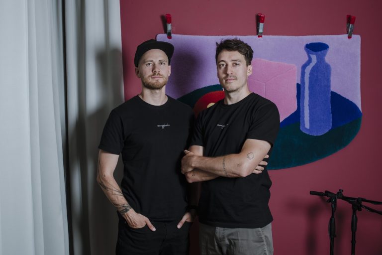 Kreativní ředitelé studia Mangoshake Filip Gladiš a Jakub Klimeš
