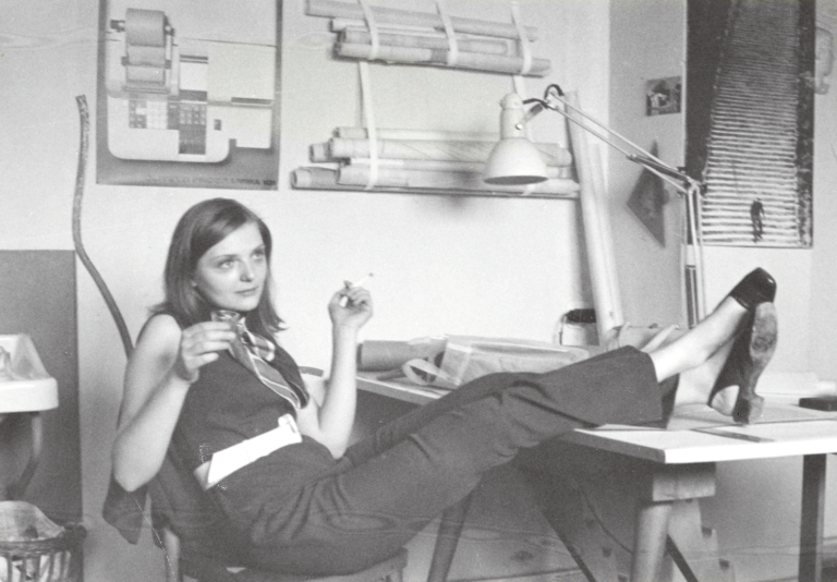 Portrét Ivany Čapkové v ateliéru, soukromý archiv