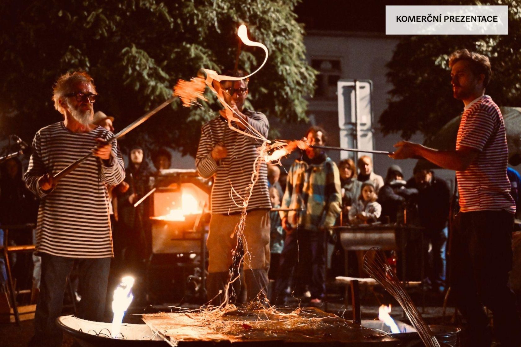 V městském parku proběhne premiérový Street Food Festival. Vedle sklářského trhu, včetně toho blešího, se mohou návštěvníci těšit na koncerty Xindla X, Adama Mišíka a beatboxera Endru