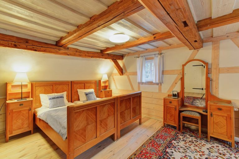 Moderní doplňky citlivě dokrášlují původní, až dvě stě let staré interiéry