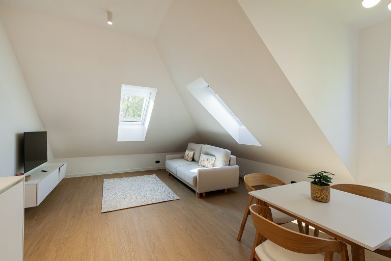 Architekti byli při rekonstrukci velmi citliví, interiéry jsou proto střídmé