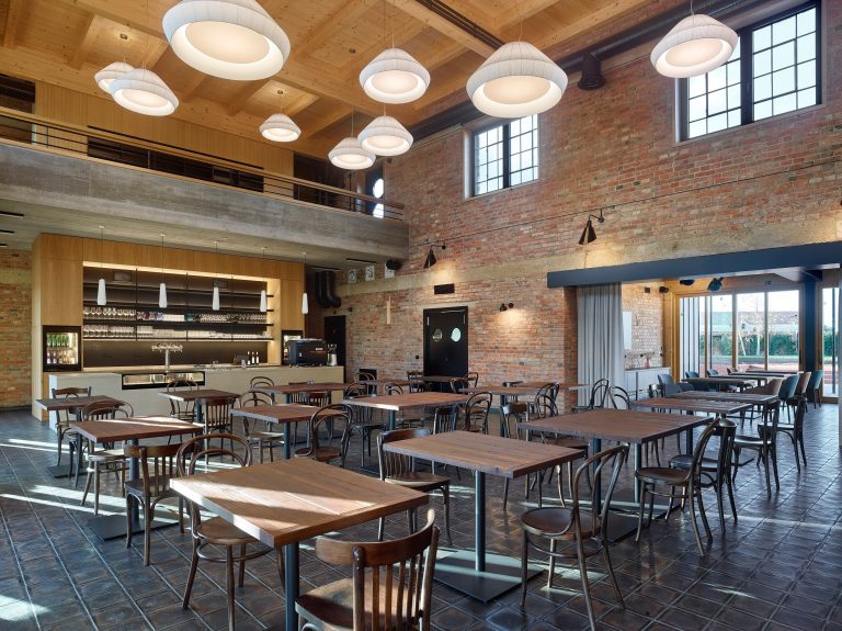 Restaurace v prostorách bývalého mlýna