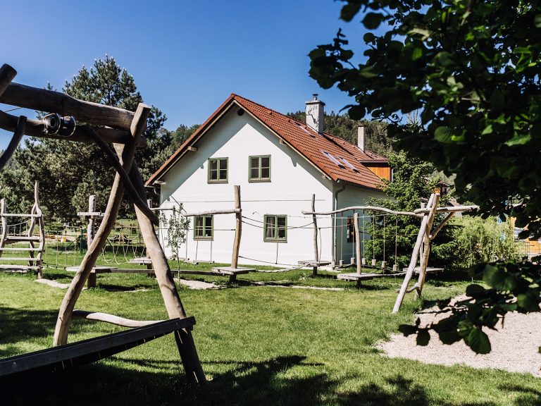 Apartmány s dětským hřištěm kousek od městečka